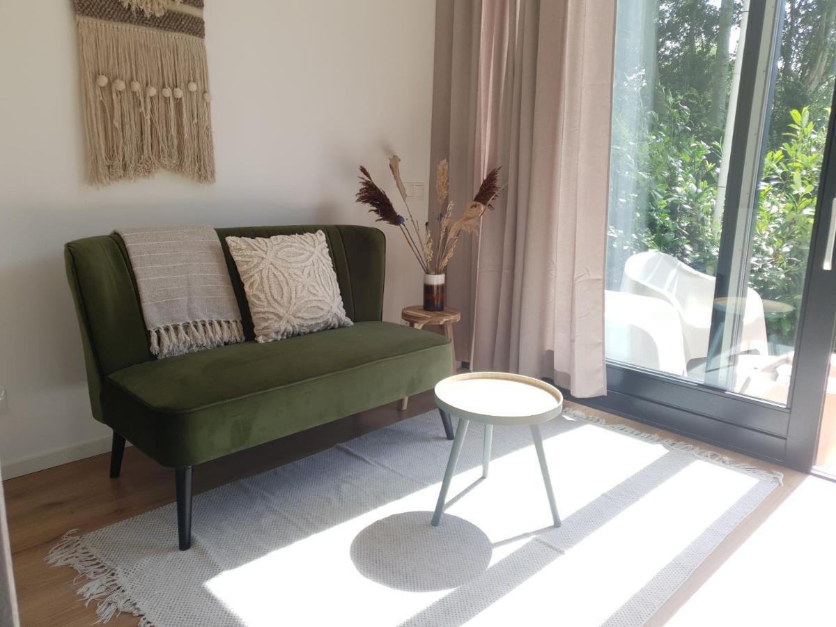 Vila Modern Tiny House Op Rustig Watersportpark Elahuizen Exteriér fotografie