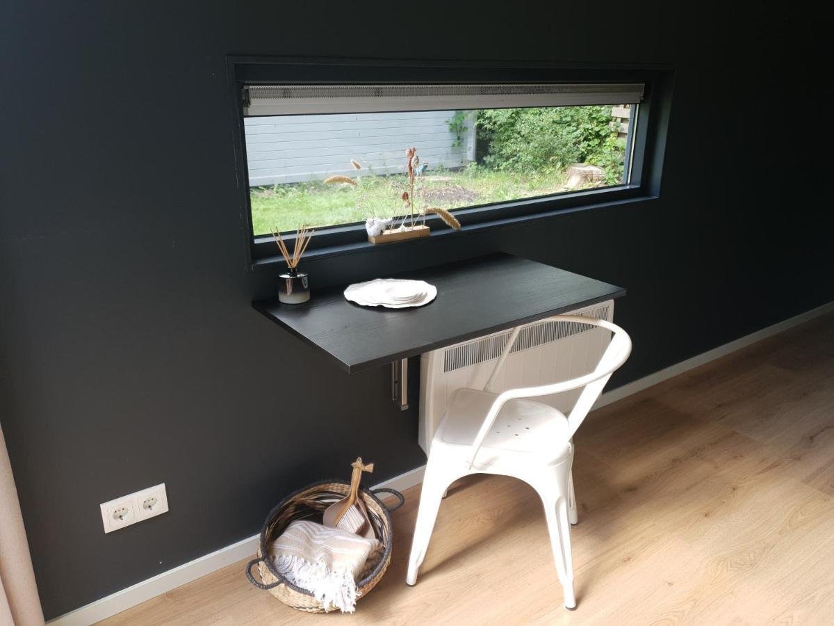 Vila Modern Tiny House Op Rustig Watersportpark Elahuizen Exteriér fotografie