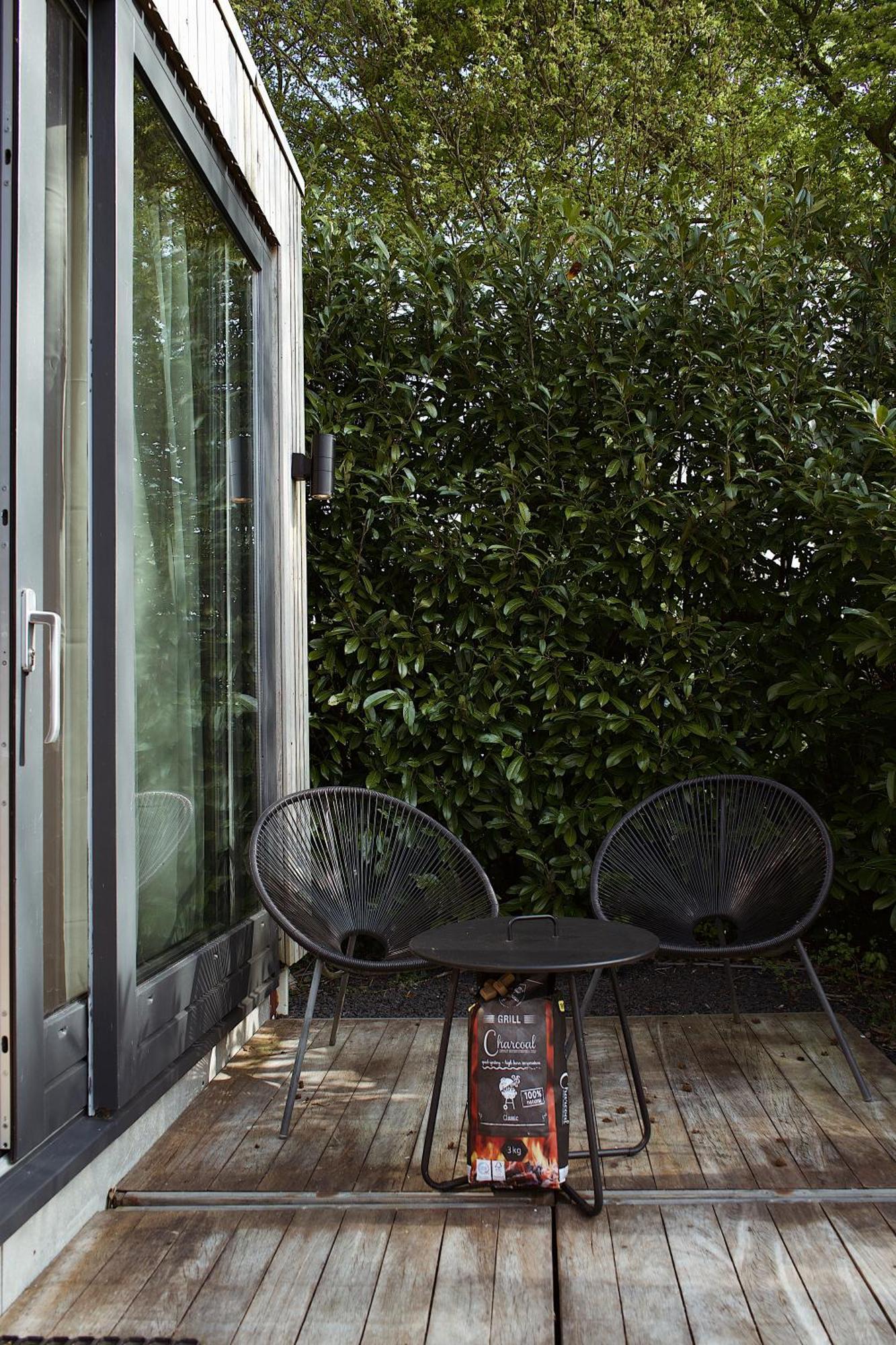 Vila Modern Tiny House Op Rustig Watersportpark Elahuizen Exteriér fotografie